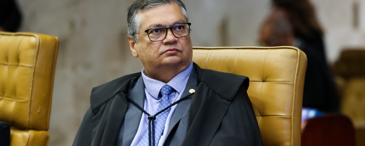 Ministro Flávio Dino nega pedido para suspender a renovação automática da CNH