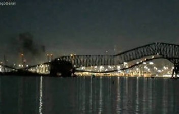 Carros caem em rio após navio derrubar ponte nos EUA