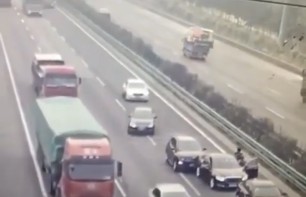 Nunca fique na pista após um acidente