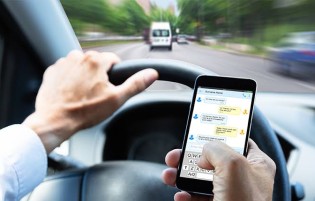 Celular ao volante: um dos grandes vilões das mortes e lesões que não caem no trânsito