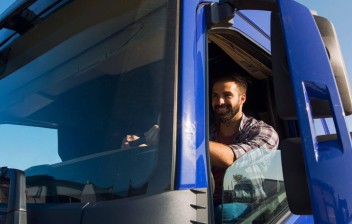 Mobil dará protetor solar para caminhoneiros nesta terça-feira