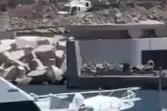Helicóptero cai em marina na Grécia após falha mecânica