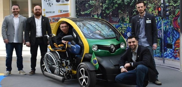 Estudantes brasileiros criam carro elétrico para cadeirantes e ganham prêmio na França