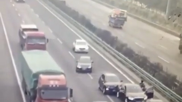 Nunca fique na pista após um acidente