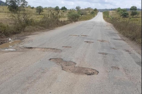 Estrada de quase R$ 5 milhões está intransitável depois de 2 anos