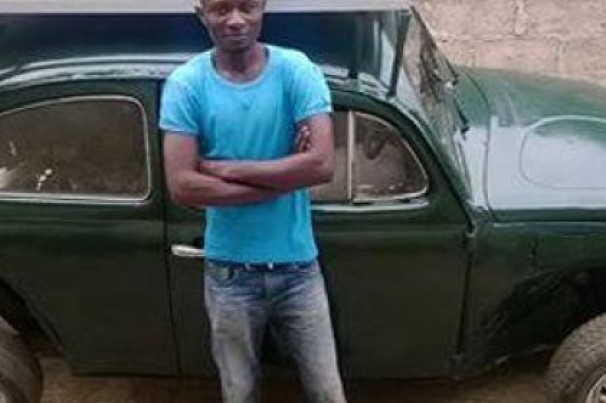 Nigeriano cria fusca movido a energia eólica