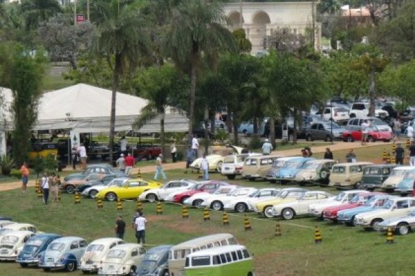 Exposição de carros antigos em Brasília reúne 200 exemplares desde 1920