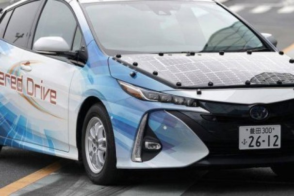 Toyota trabalha em veículo de energia solar capaz de rodar para sempre