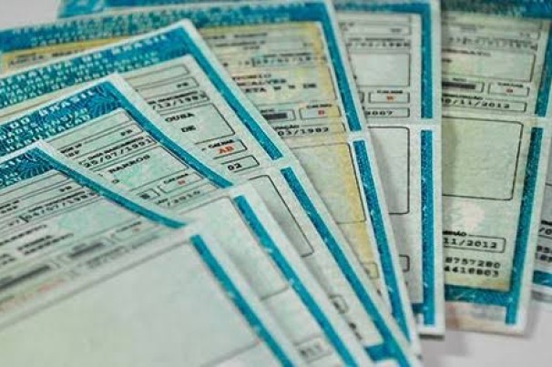 Perda de pontos na carteira por não transferir carro pode acabar