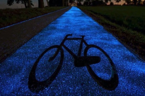 Construida na Polônia uma ciclovia que brilha à noite, ela é carregada com luz solar