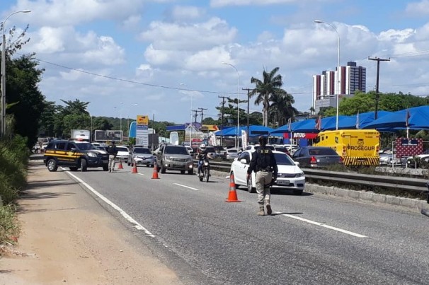 Obras na BR-230 causam congestionamento em João Pessoa