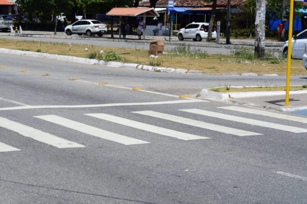 Desrespeito ao uso da faixa de pedestres ainda é prática comum