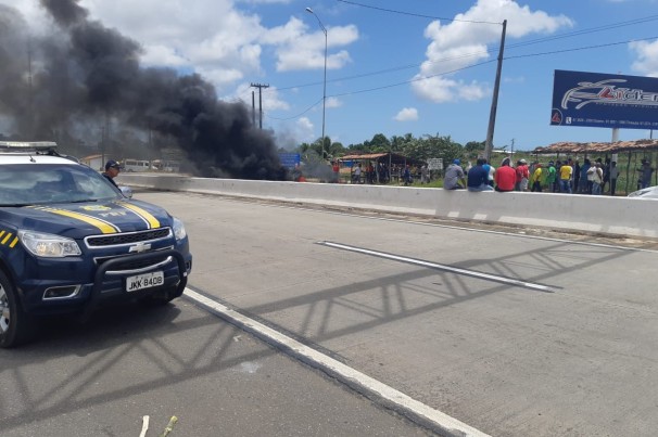 Interdição na BR-101:Motoristas de vans reclamam de multas aplicadas pela ANTT