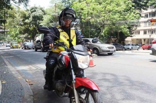 Mototaxista vira profissão legalizada no Rio