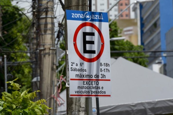 Projeto prevê gratuidade por 15 minutos em estacionamentos nas vias públicas