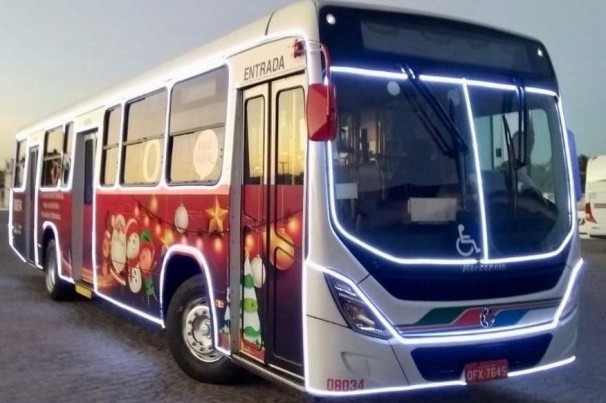 Ônibus natalino começa a circular em João Pessoa