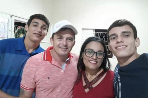 ‘Só restou eu’, lamenta jovem após perder pai, mãe e irmão em acidente na BR-153