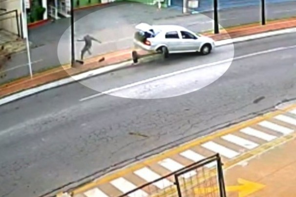 Homem é atropelado por carro desgovernado em ciclovia de Goiânia