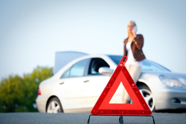 Carro quebrado na estrada: saiba o que fazer quando o imprevisto acontecer