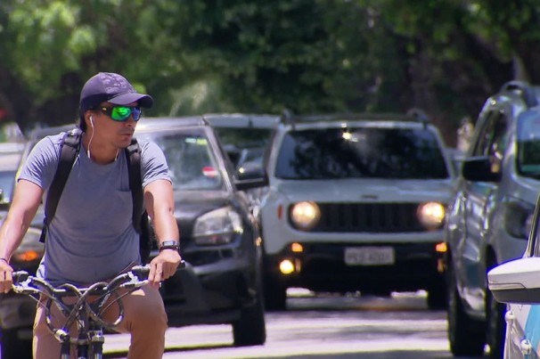 Pedestres e ciclistas enfrentam desafios para circular com segurança no Recife