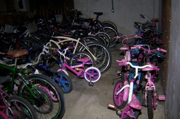 Projeto criado por adolescente de 13 anos arrecada bicicletas para comunidade atingida pela lama