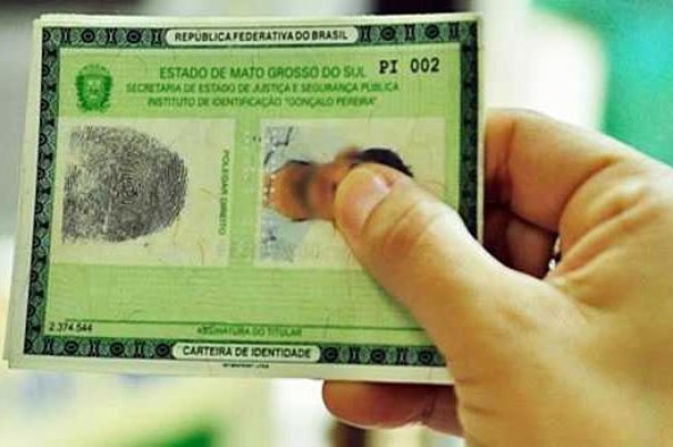 Homem é preso vestido de mulher fazendo prova do Detran