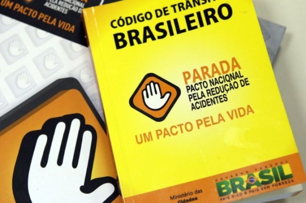 Relator apresenta parecer que faz novas alterações no Código de Trânsito