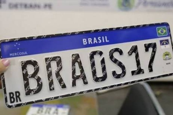 Placa com padrão Mercosul começa a ser adotada no Ceará em fevereiro