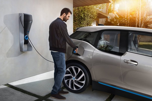 Pesquisa diz que baterias de carros elétricos viciam como a de celular