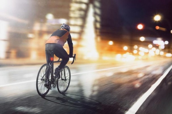 Vai pedalar a noite?
