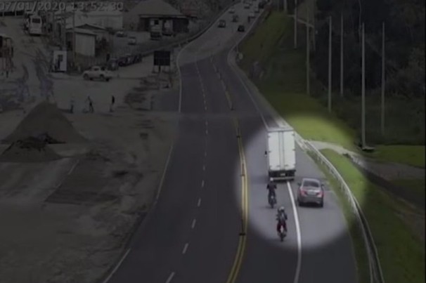 Motorista comete cinco infrações em 20 minutos e soma R$ 4,8 mil em multas na Tamoios