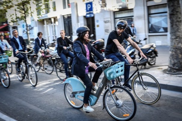 Prefeita de Paris quer cidade exclusiva para ciclistas, mas os desafios são grandes
