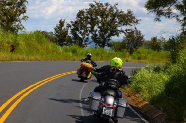 Como transportar carga na moto de maneira correta