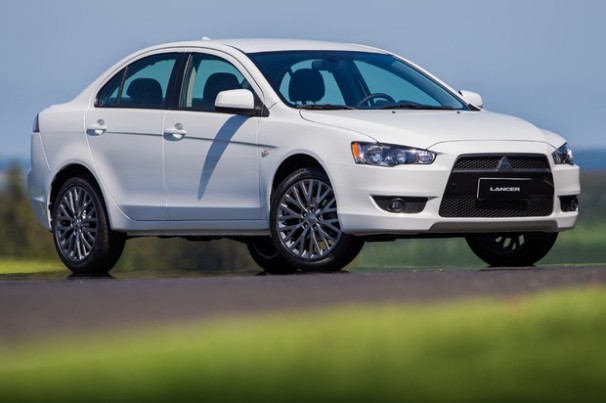 Mitsubishi Lancer sai de linha no Brasil, mas marca confirma novidades