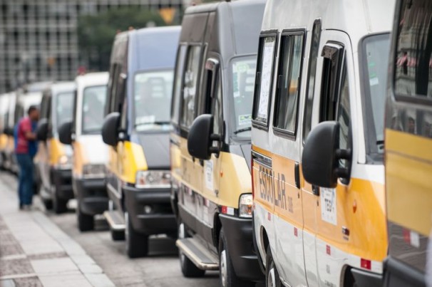 Projeto suspende financiamentos de vans escolares