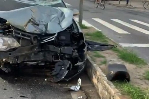 Acidente envolvendo moto e carro deixa um homem morto