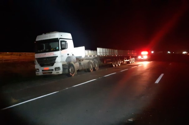 Carreta carregada de cerveja roubada em Pernambuco é encontrada sem a carga na Paraíba