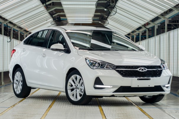 Chery Arrizo 5 tem recall por falha no marcador de combustível