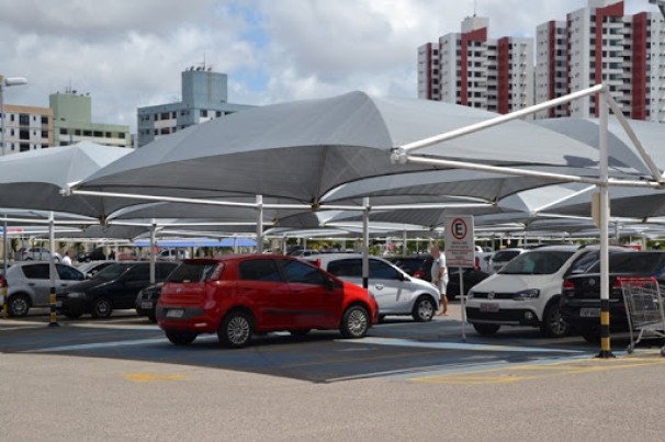 Supermercado Extra deverá pagar mais de R$ 15 mil a cliente que teve placas do carro furtadas em estacionamento