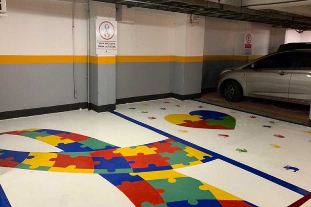 Detran-MT emite mais de mil credenciais de estacionamento para autistas