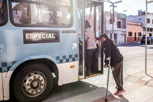 Projeto obriga ônibus a parar em qualquer lugar quando solicitado por pessoas com deficiência