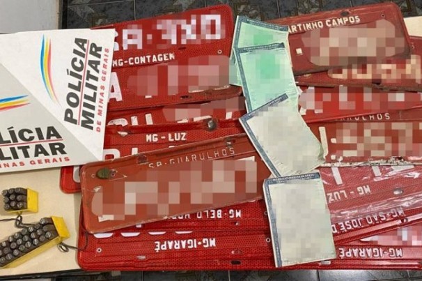 Veículos com placas clonadas e material de uso exclusivo do Detran-MG são apreendidos