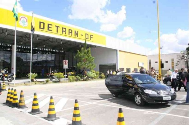 Hackers cancela mais de R$ 1 milhão em multas no DF