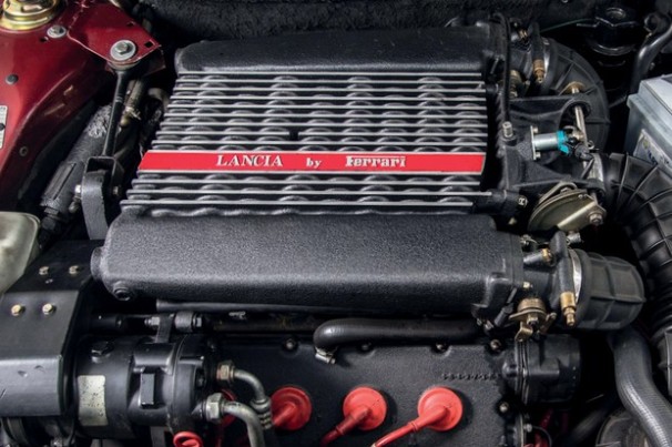 Um motor de carro pode funcionar ao contrário?