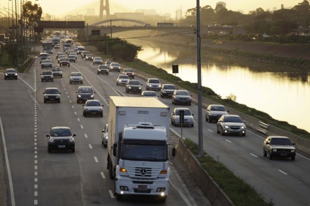 SP tem circulação de veículos de carga em período integral