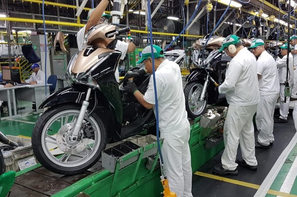 Produção de motos cai 98% em abril