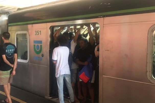 Usuário quebra freio de trem e atrasa circulação de Metrô