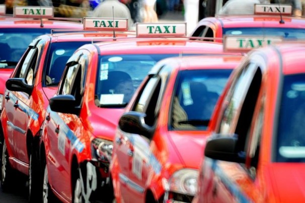 Taxistas e motoristas de aplicativo poderão ter direito ao seguro-desemprego
