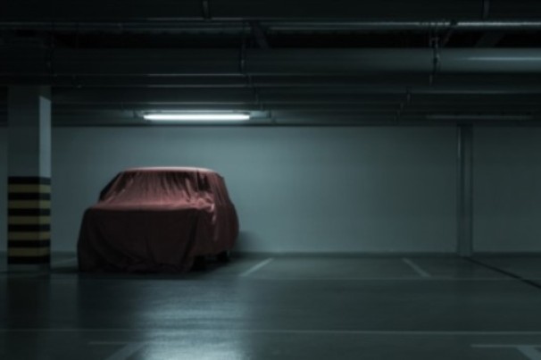 Metade das casas brasileiras tem um carro na garagem
