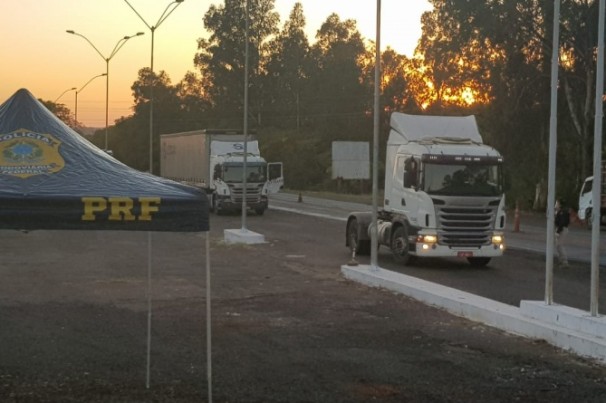 Pontos de vacinação na PRF para caminhoneiros